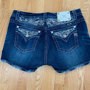 MissMe 💙 Mid Rise Curvy Shorts